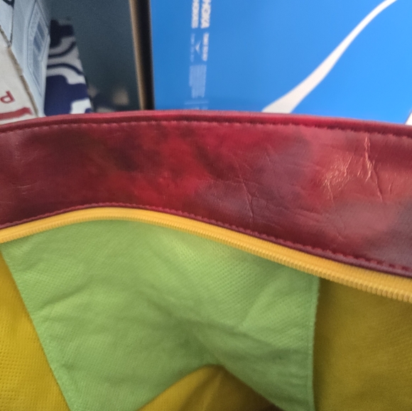 Recycled bus seats tote - Picture 9 of 12